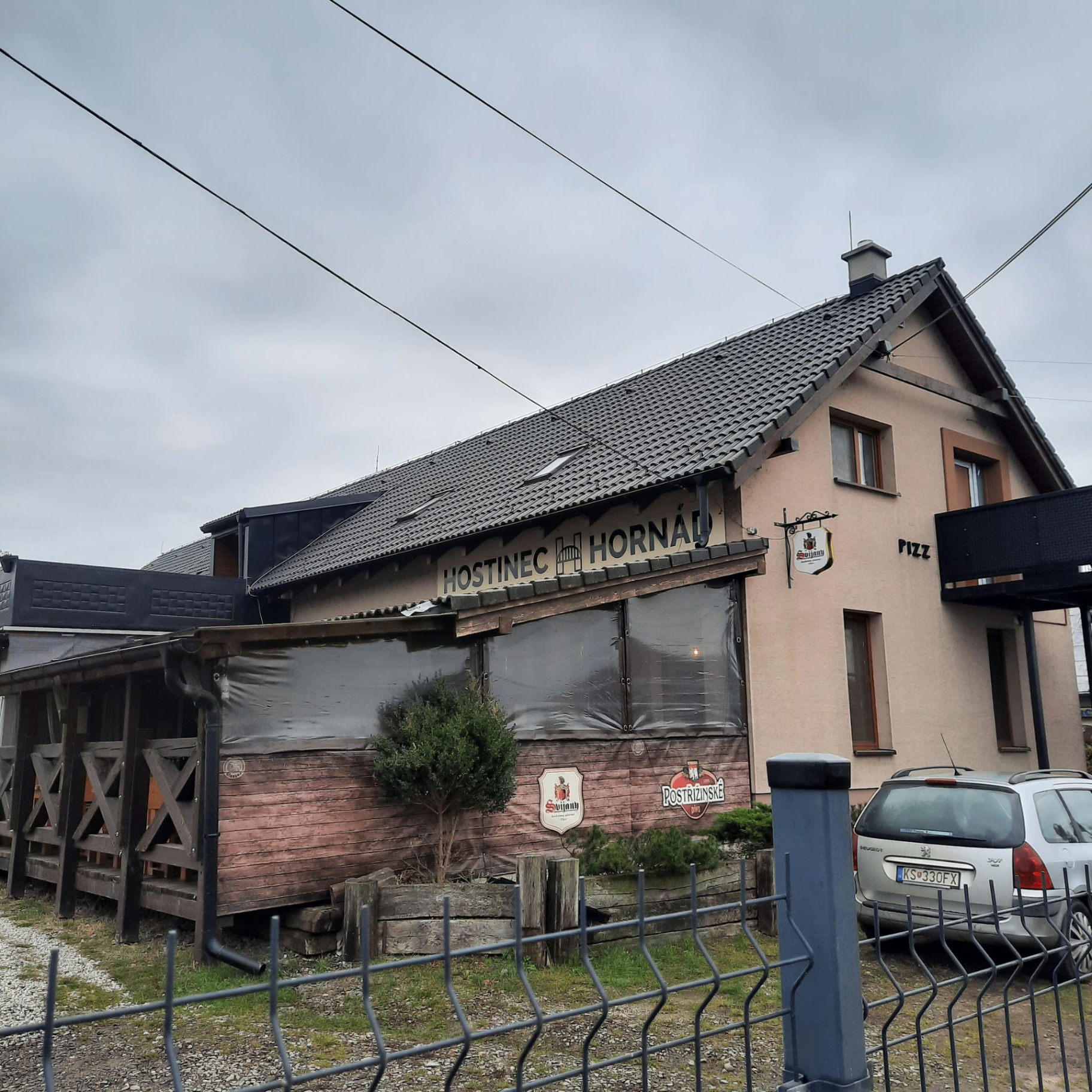 Hostinec Hornád zvonku za súmraku